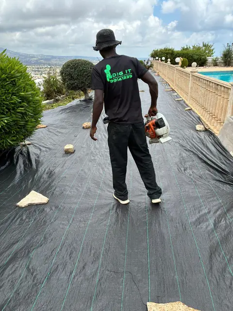 Laying weed membrane before the gravel